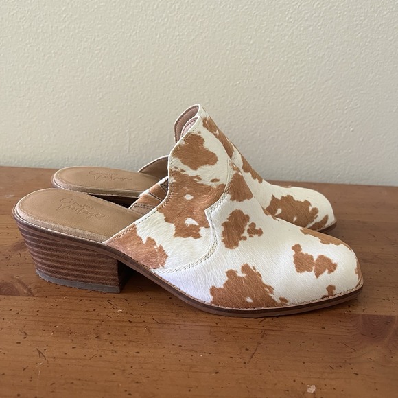 Crown Vintage Shoes - Women's‎ Slip On Mules Cowhide Cowgirl Cow Fur Heel 8 Boho Western Bohemian Boot